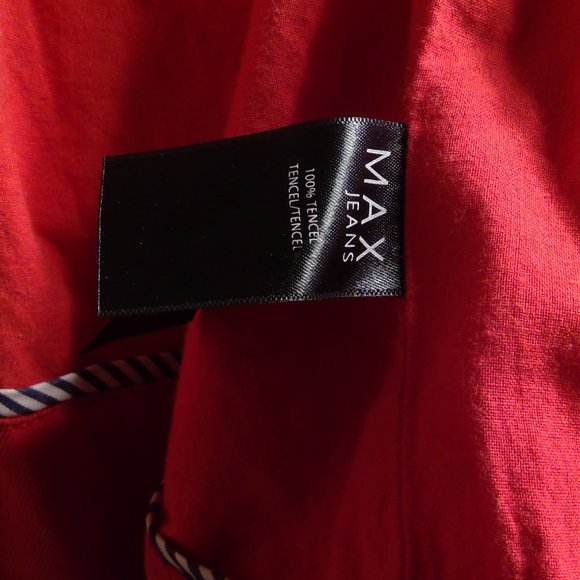 Red Jacket - Picture 4 of 6